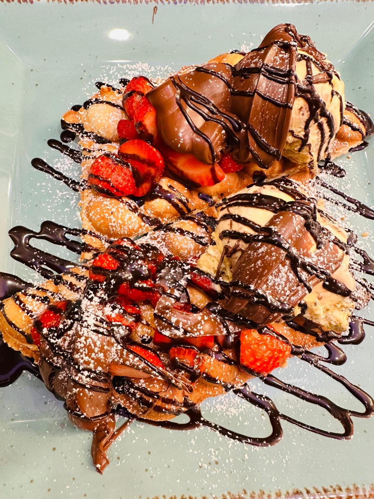 Bubble-Waffel mit Erdbeeren und Nutella