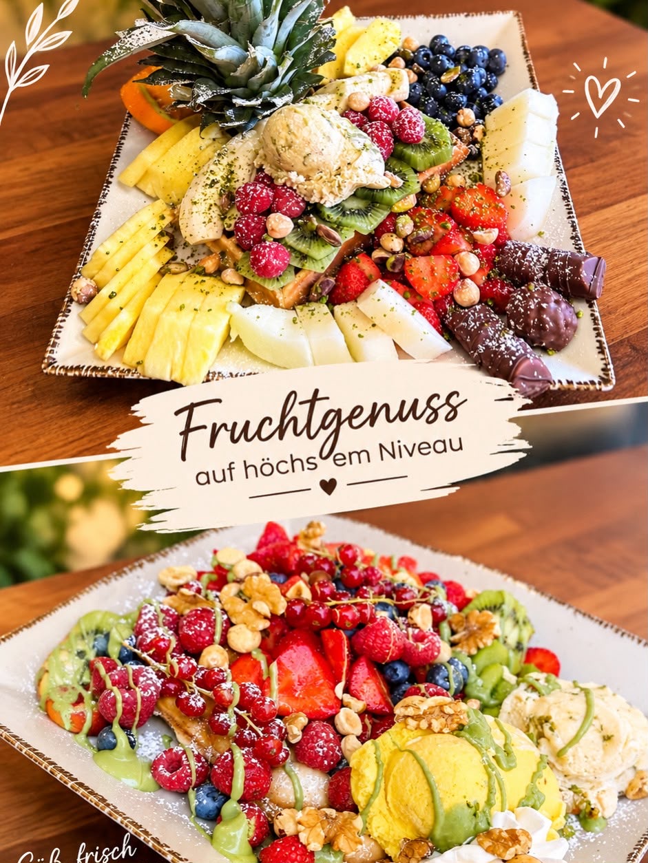 Fruchtteller und Waffel mit Beeren